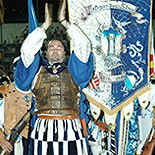 Il sindaco Gravagnuolo si complimenta con Franco Vitale, capitano di S. Anna