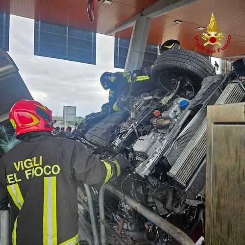 incidente al casello autostradale dell’A12<br />&copy; Vigili del fuoco
