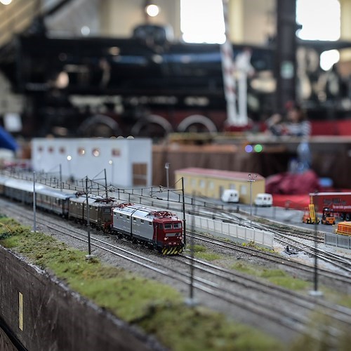 “Ferrovie in miniatura”: a Pietrarsa la VI edizione tra plastici, locomotive storiche e laboratori per tutte le età