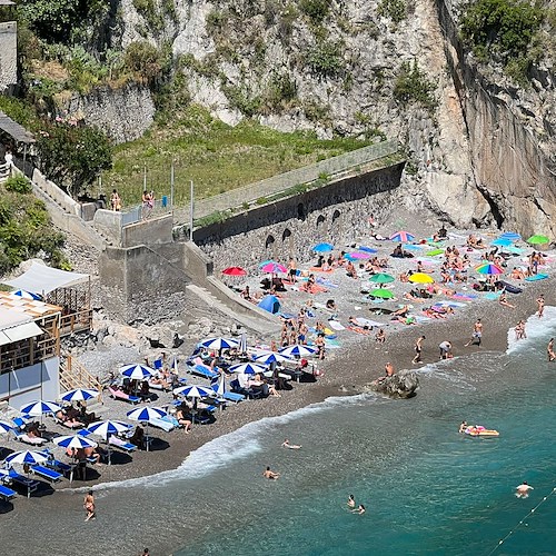 Giovane turista rischia di annegare a Castiglione, provvidenziale l'intervento del bagnino