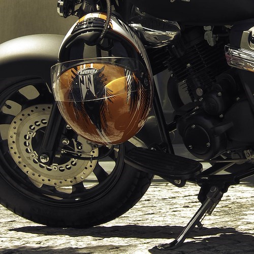 Gragnano, bimba di 8 anni morta dopo caduta dalla moto: genitori indagati per omicidio stradale