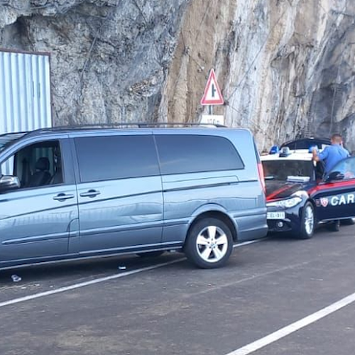 Guida ubriaco da Positano ad Amalfi: autista Ncc mette in pericolo passeggeri e automobilisti