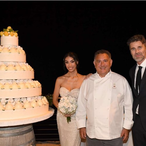 In Costa d'Amalfi le nozze da favola dell'attore Fabio Fulco e di Veronica Papa, gran finale con torta nuziale di Sal De Riso 
