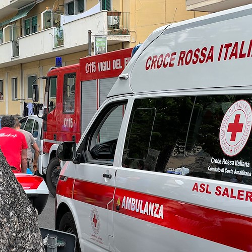 Incidente a Maiori, ragazza cade dallo scooter: interviene ambulanza 
