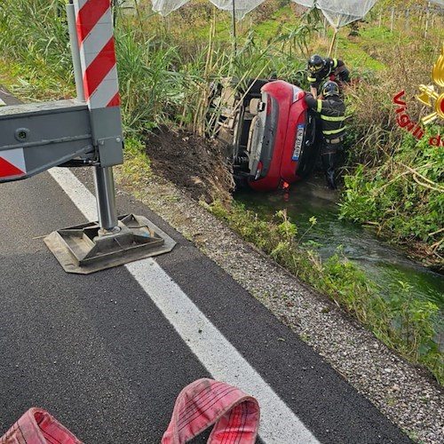 Incidente a Pontecagnano: auto si ribalta, alla guida donna incinta illesa