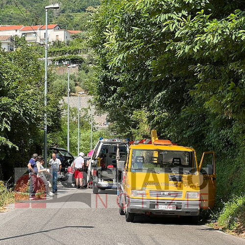 Incidente a Tramonti, auto contro macera al bivio di Polvica: ci sono feriti 