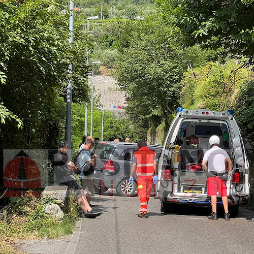 Incidente a Tramonti, auto contro macera al bivio di Polvica: ci sono feriti 