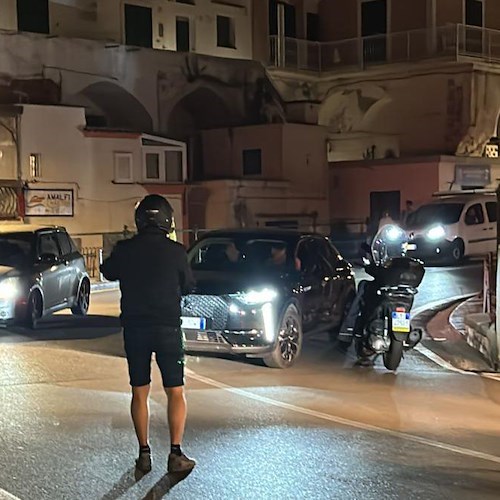 Incidente sul lungomare di Minori: Suv impatta con uno scooter. Nessun ferito.