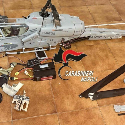 Ischia, elicottero radiocomandato da 8 chili precipita in centro: tragedia sfiorata
