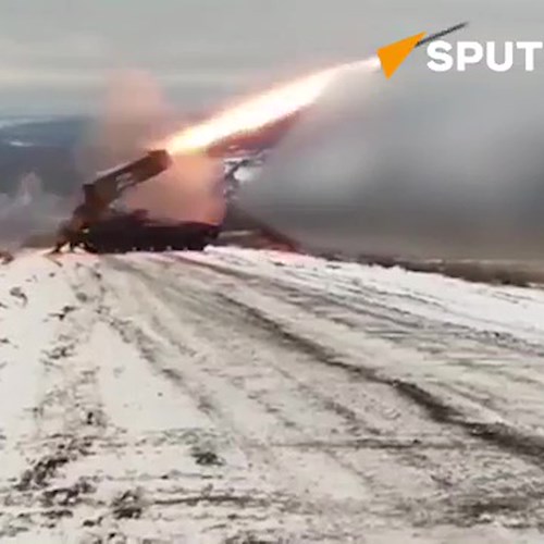 Lanciamissili Russo "Solntsepyok" distrugge fortino ucraino