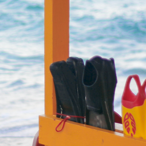 Lite per lettino in spiaggia, bagnino accoltellato da due 15enni a Marechiaro 