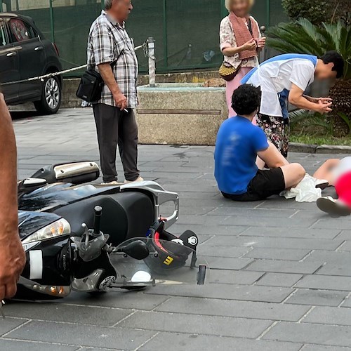 Maiori, donna investita da scooter in via Orti /foto