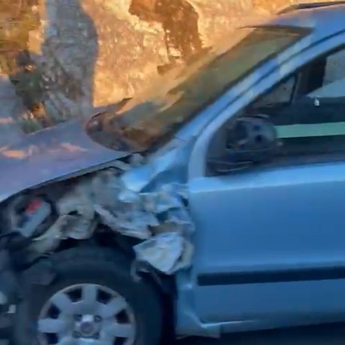 Maiori, incidente frontale tra due auto a Capo d’Orso 
