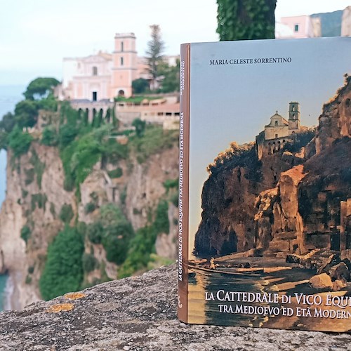 Maria Celeste Sorrentino realizza un libro sulla Cattedrale di Vico Equense, a picco sul mare in Penisola Sorrentina