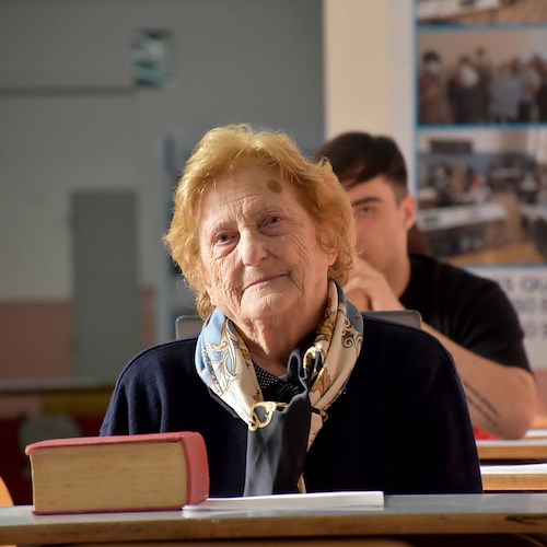 Maturità a 90 anni per diventare maestra, la storia della signora Imelda 