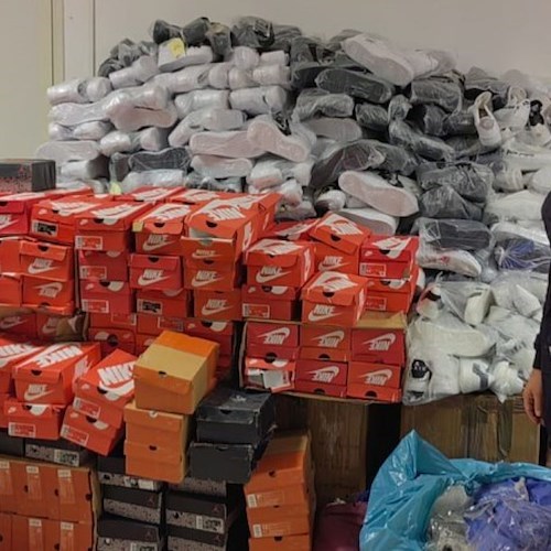 Maxi sequestro a Boscoreale: scovato deposito di capi di abbigliamento contraffatti