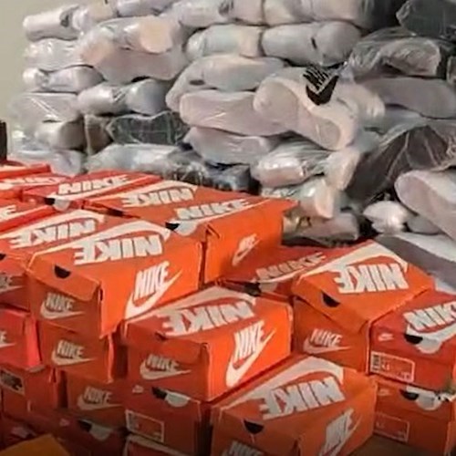 Maxi sequestro a Boscoreale: scovato deposito di capi di abbigliamento contraffatti