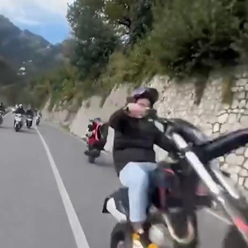Motociclisti acrobati sull'Amalfitana<br />&copy; Francesco Emilio Borrelli