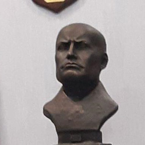 Napoli, al Cardarelli spunta un busto di Mussolini: scoppia la polemica <br />&copy; Francesco Emilio Borrelli