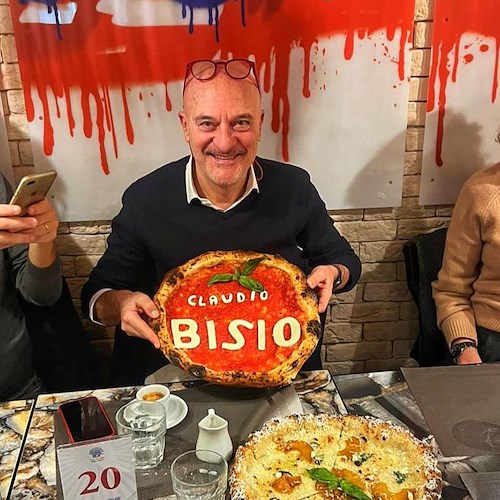 Napoli, anche Claudio Bisio attirato dalla pizza all'ananas di Gino Sorbillo <br />&copy; Gino Sorbillo