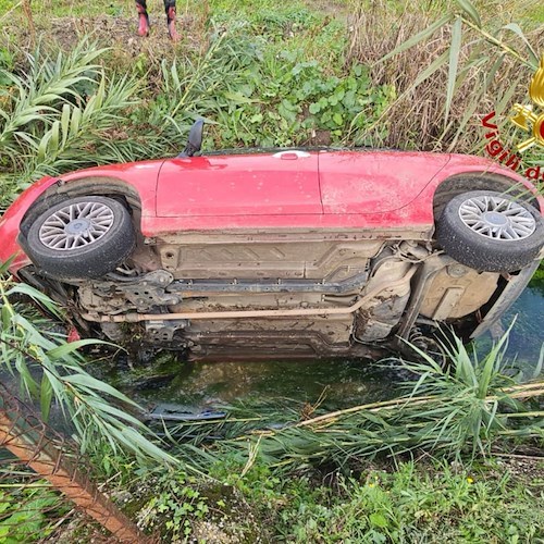 Paura a Pontecagnano: auto si ribalta, la conducente è incinta di 7 mesi