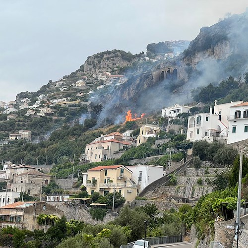Incendio a Conca dei Marini <br />&copy; Massimiliano D'Uva