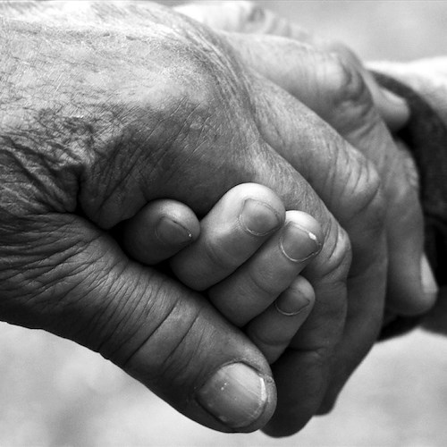 Poco tempo per stare in famiglia, ma il tempo passato coi nonni fa bene allo sviluppo emotivo