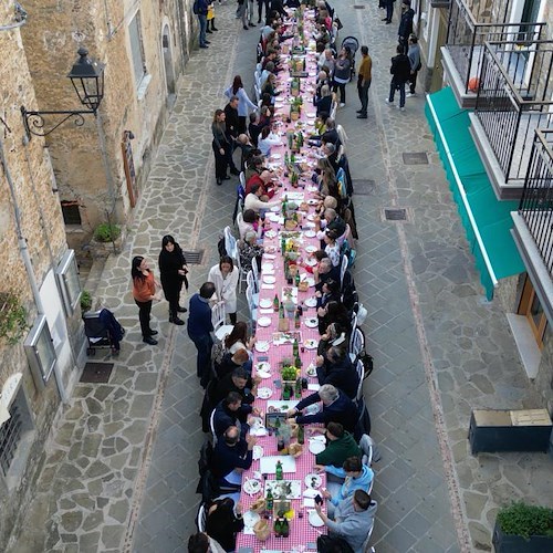 Pollica celebra i 15 anni della Dieta Mediterranea Patrimonio UNESCO con una tavolata di 500 posti