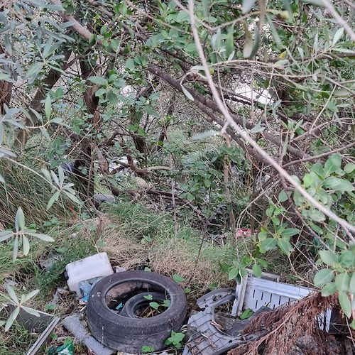 Praiano, sequestrata una discarica abusiva di motoveicoli