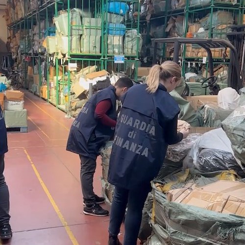 Prato, controlli a tappeto nel distretto industriale: sequestrati oltre 920mila articoli non in regola