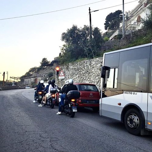 Problemi al semaforo lungo la strada Castiglione-Ravello: regolamentazione del traffico e raccomandazioni
