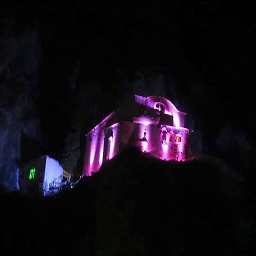 Quattro monumenti della Costiera 'in rosa' per lotta cancro al seno