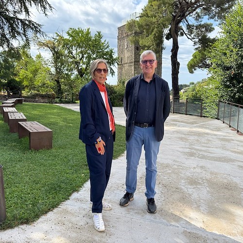 Emanuela Bruni con il sindaco Paolo Vuilleumier, ai Giardini di Monsignore