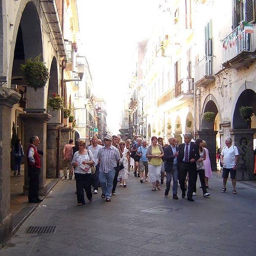 Turisti in visita a Cava