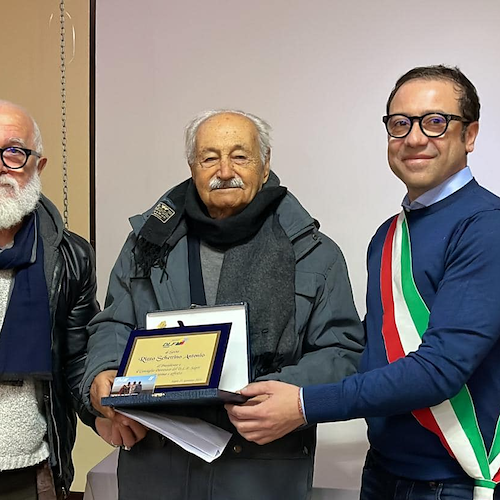 Sapri in festa per "nonno Antonio", l'ex carabiniere ed eroe di guerra compie 101 anni 