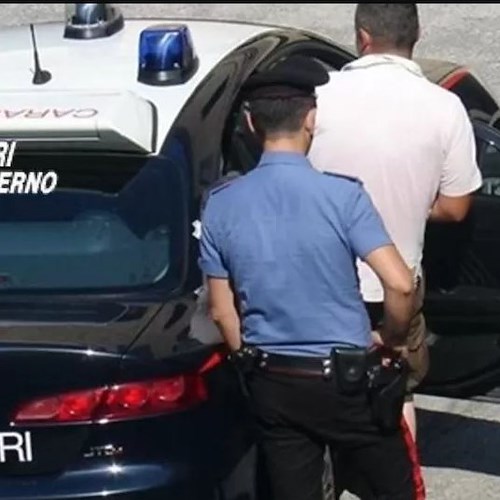 Sorpresi a smontare parti elettriche di auto in sosta, in due arrestati a Capaccio Scalo