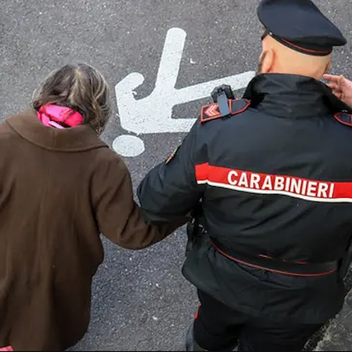 Strappano la catenina d’oro dal collo di un’anziana a Mercato San Severino, arrestati due giovani