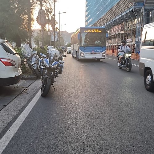 Suv contro scooter a Salerno, ex poliziotto 62enne perde la vita in tragico incidente 