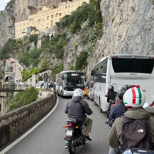 Traffico ad Amalfi<br />&copy; Massimiliano D'Uva