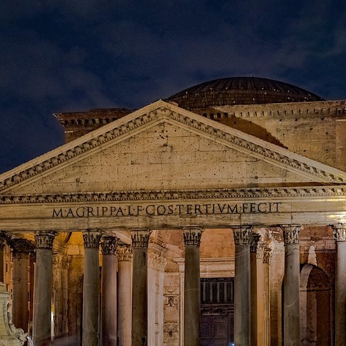 Tragedia a Roma, turista cade dal muro del Pantheon e perde la vita