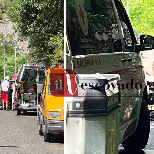 Tramonti, auto impatta contro macera e si gira di traverso: traffico in tilt sulla SP2 /FOTO