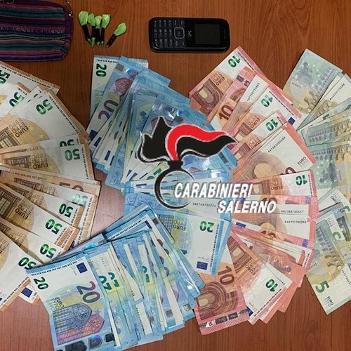 Trovato con 3 grammi di cocaina e oltre 2mila euro in contanti, pusher arrestato a Salerno
