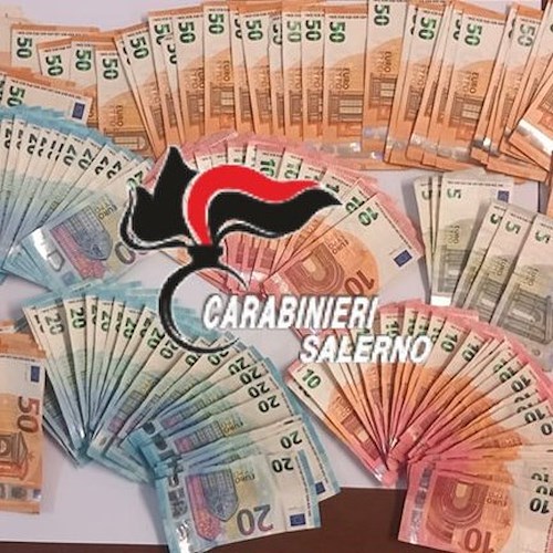 Trovato con oltre mezzo chilo di droga e migliaia di euro e dirham