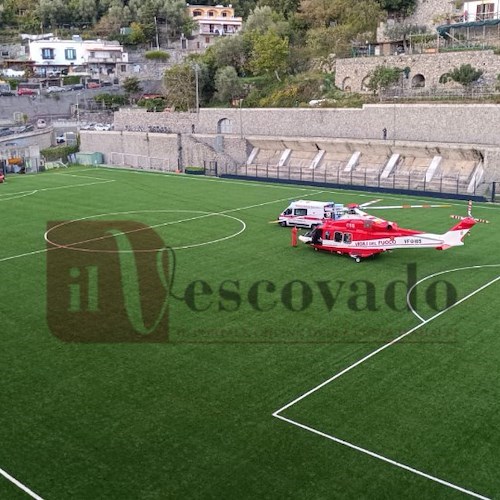 Turista si frattura una gamba lungo il Sentiero degli Dei: recuperata con l'elicottero