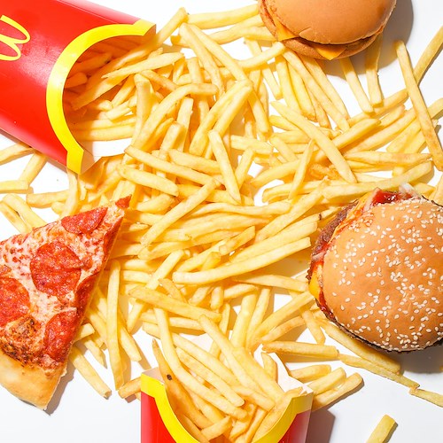 Un pranzo di nozze con hamburger e patatine del McDonald’s: la bizzarra trovata di una coppia canadese