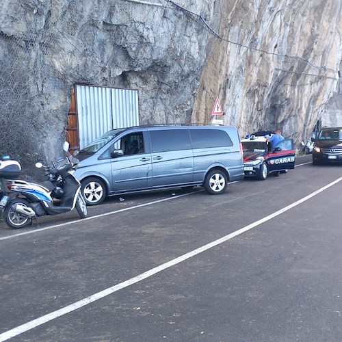 Viaggio Positano-Amalfi da incubo per una famiglia di turisti: autista NCC alla guida in stato di ebbrezza