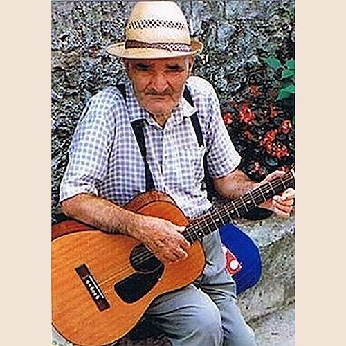 Vincenzo Schiavo con La caccavella
